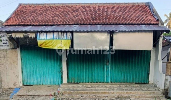 Rumah Pinggir Jalan Kalisat Jember