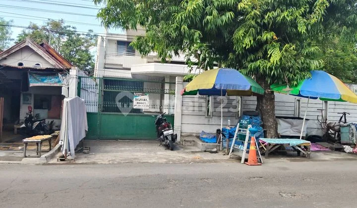 Rumah Pinggir Jalan Pusat Kota Jember Rumah Pinggir Jalan Pusat Kota Jember