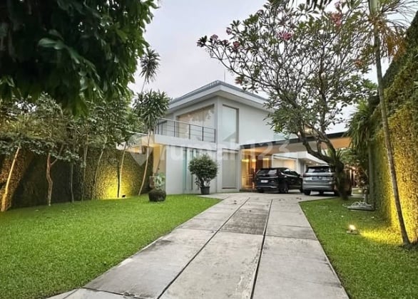 Disewa Rumah Mewah And Modern Seperti Resort dengan Taman Indah di Intan Cilandak Jakarta Selatan