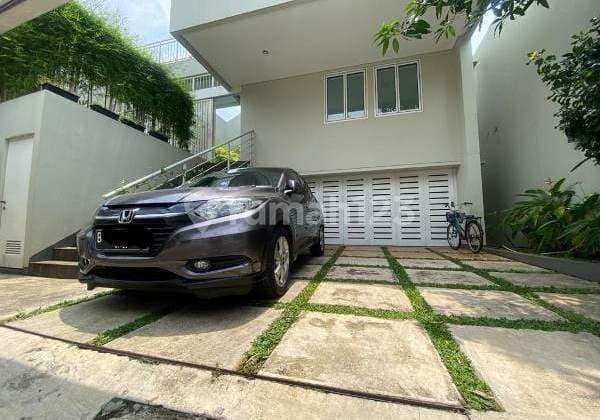 For Rent Modern House That Has A Huge Space For Yoga And Roof Top In Senopati Jakarta Selatan