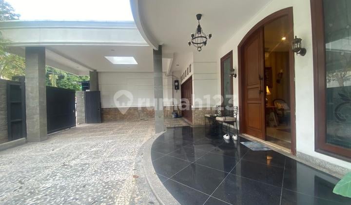 Dijual Rumah Cantik di Lingkungan Gandaria untuk Usaha atau Rumah Tinggal Hanya 300 Meter ke Gandaria City Mall