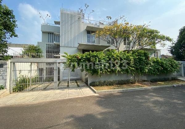 For Rent Modern House Designed As City House In Patra Kuningan