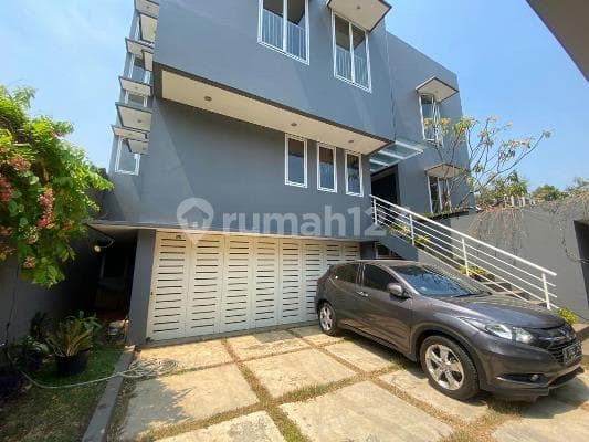 Modern House With Beautiful S.pool, Yoga Room And Rooftop In Senopati