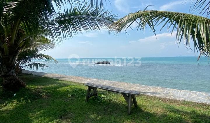 Villa Tua Depan Pantai Yang Indah Hitung Tanah di Anyer Serang