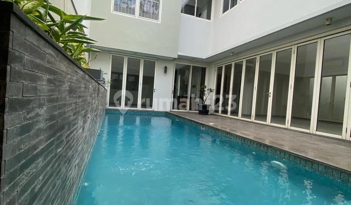 Disewa Rumah Minimalis Lingkungan Elite Senopati Dengan Private Pool