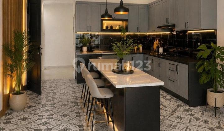 Dijual Rumah Cantik dengan Design American Classic 1 Lantai di Area Strategis, 5 Menit ke MRT Fatmawati, 15 Menit ke Mall Pondok Indah, Jakarta Selatan