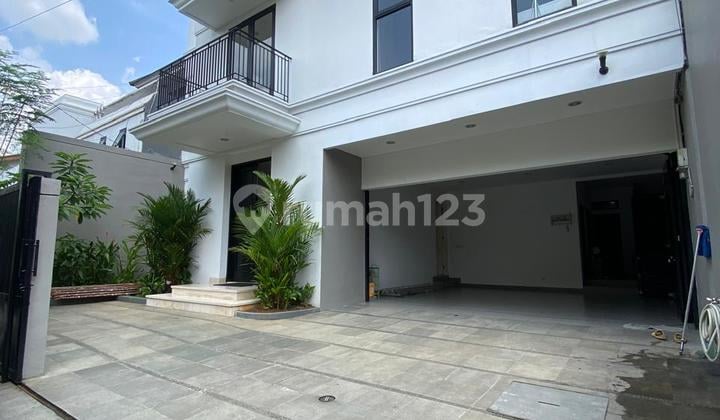 Disewa Rumah Modern Mewah dengan Private Pool di Area Elite Senopati Jakarta Selatan