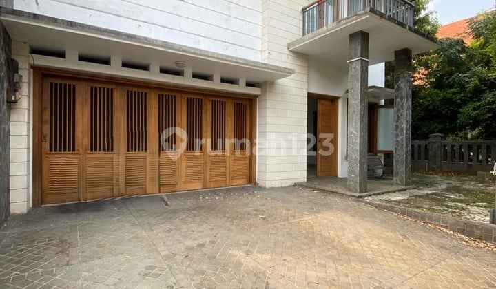 Rent Tropical Modern 2-Story House, Cool & Homey, Suitable for Silent Office in Taman Gandaria