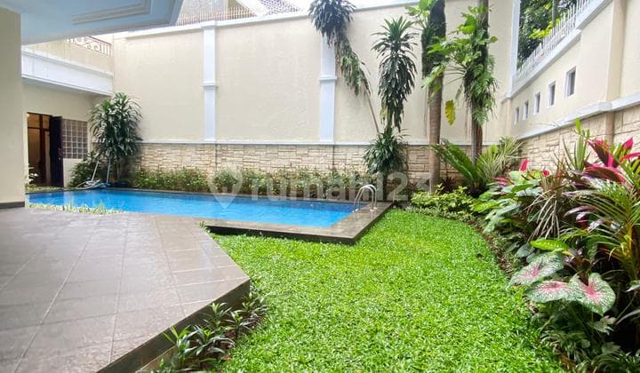 Disewa Beautiful Spacious House di Area Tenang Pondok Indah, Posisi Hook
