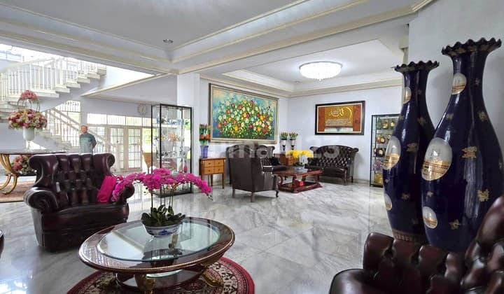 Dijual Rumah Indah di High Ceiling, Taman Luas, Kokoh di Margasatwa Cilandak Hanya 500 Meter ke Aljabr School Jl.bango