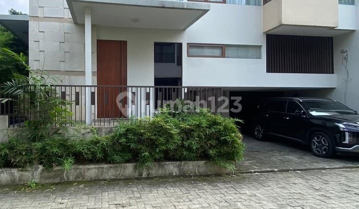 Rumah Minimalis Modern di Townhouse Dengan Private Swimming Pool Di Bangka Hanya 500 meter ke Antasari Road