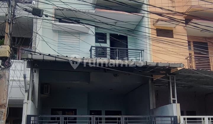 Rumah Dekat Masjid 3 Lantai Di Tomang, Jakarta Barat Belakang RS Harapan Kita