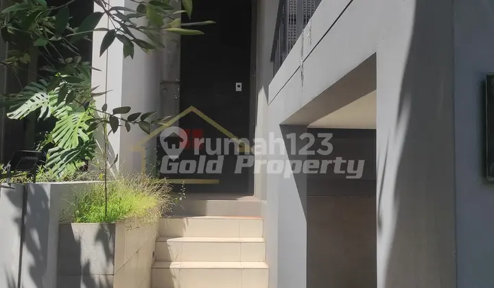 Rumah 2 Lantai + Attic Room Full Renovasi Cluster Green Wich BSD