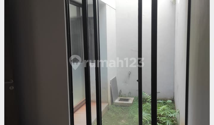 Rumah 2 Lantai + Attic Room Full Renovasi Cluster Green Wich BSD