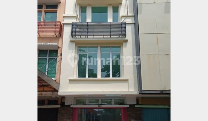 Ruko 3 Lantai Hadap Jalan Kawasan Ramai Strategis Jual Murah