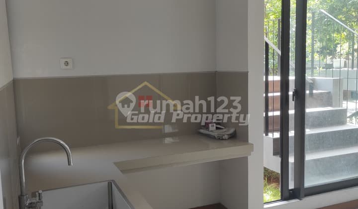 Rumah 2 Lantai + Attic Room Full Renovasi Cluster Green Wich BSD