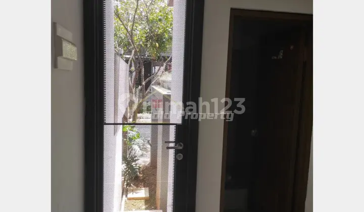 Rumah 2 Lantai + Attic Room Full Renovasi Cluster Green Wich BSD