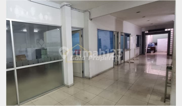 Spacious Shophouse at Per 3An M.toha Street, Strategic, Suitable for All Types of Businesses, Tangerang City