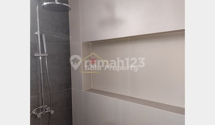 Rumah 2 Lantai + Attic Room Full Renovasi Cluster Green Wich BSD