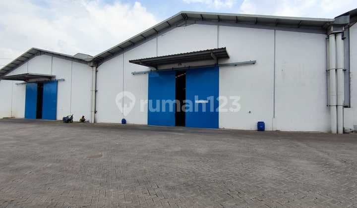 Gudang di Klapanunggal Kabupaten Bogor Dekat Tol Gunung Putri Ada Loading Dock