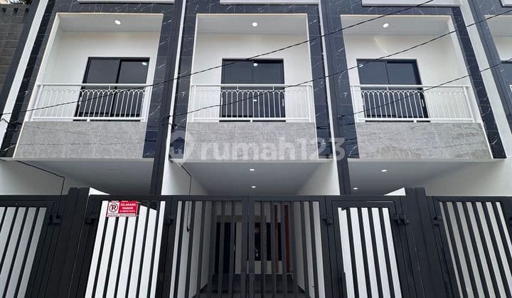DIJUAL Unit Eksklusif - Hanya 4 Unit! RUMAH 3 LANTAI - TANJUNG DUREN, JAKARTA BARAT
