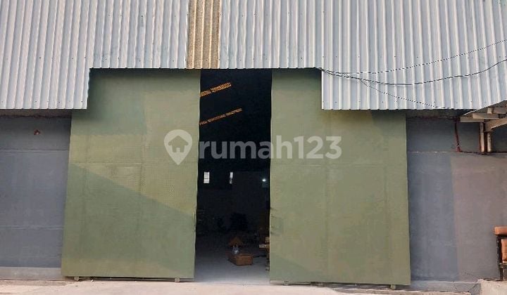 Warehouse for Rent Ready to Use 435m2 Land Area Near Toll Access Container Cakung East Jakarta Warehouse for Rent Ready to Use 435m2 Land Area Near Toll Access Container Cakung East Jakarta