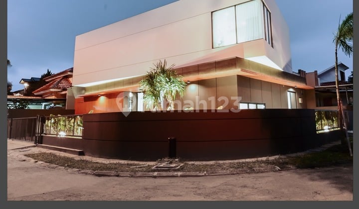 Dijual Rumah Baru Full Furnished di Kencana Loka BSD Yua