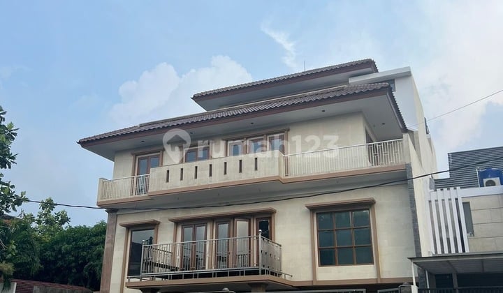 CHEAPEST Beautiful Luxury Hook House SHM 4 Floors in Meruya West Jakarta