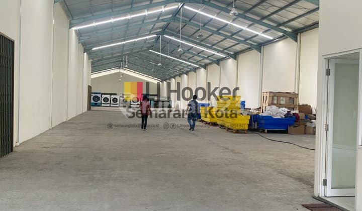 Gudang Siap Pakai di Yos Sudarso