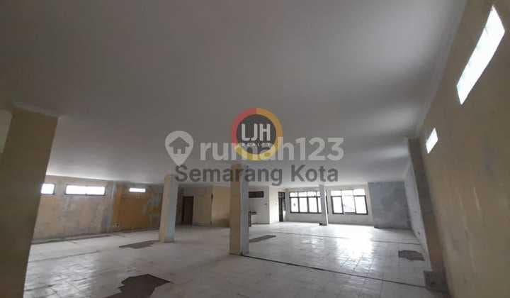 Bangunan Usaha di Ahmad Dahlan