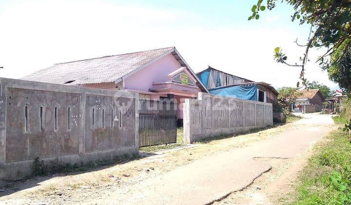 Dijual rumah dengan halaman luas di Ciparay Bandung