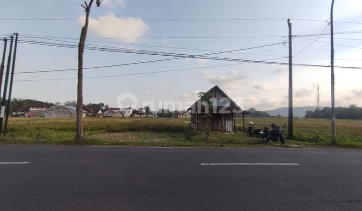 Tanah Komersial 1075 Meter Persegi di Tepi Jalan Raya Kenteng , Potensial Bisnis, Nanggulan, Kulonprogo