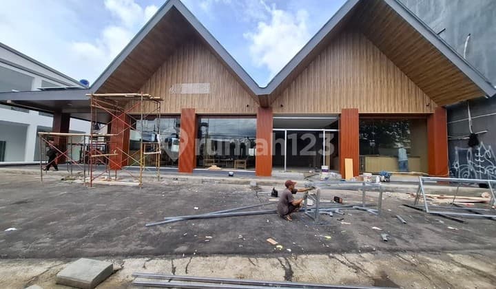 Disewakan Ruang Usaha Bangunan Baru 1.500 Meter Persegi Di Jalan Monjali, Sinduadi, Sleman
