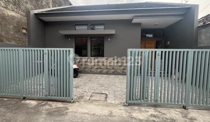 For Sale Exclusive House in Nologaten, Sleman, Super Strategic Location Near Campus