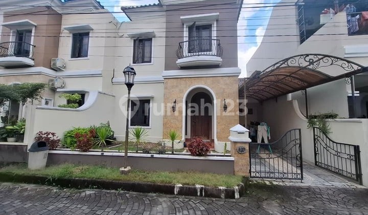 For Sale: 2-Story Fully Furnished Luxury House in a Housing Complex near Amikom 2 Campus, North Ring Road, Maguwoharjo, Depok, Sleman.