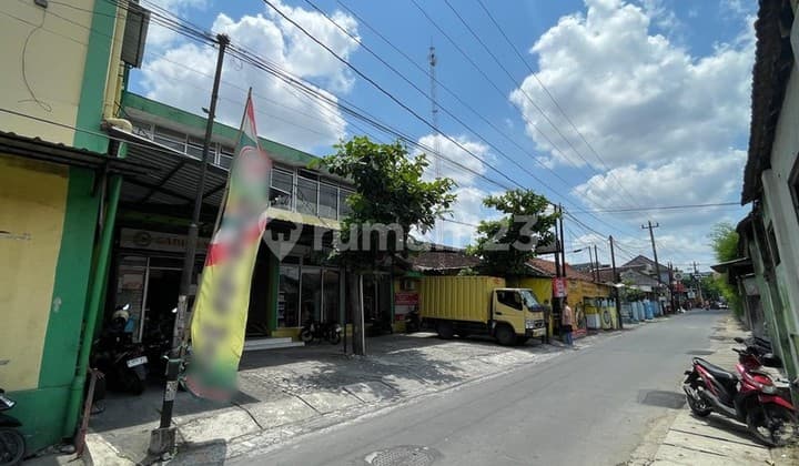 Disewakan Ruang Usaha Lokasi Strategis Jalan Kaliurang KM 5, Caturtunggal, Depok, Sleman