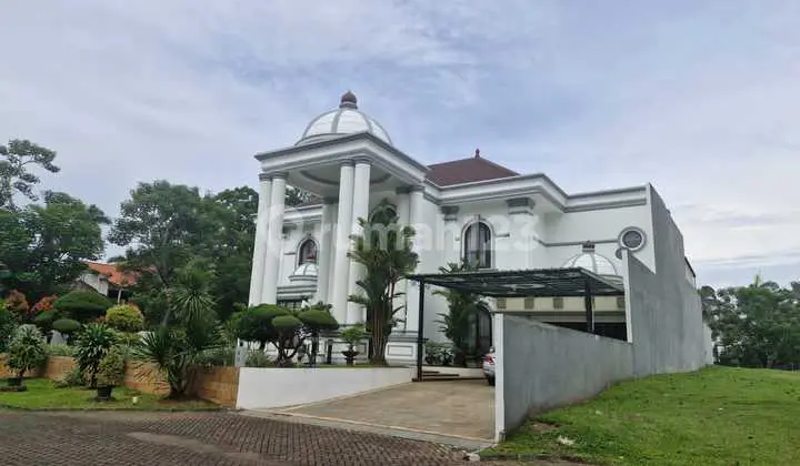 Rumah di Bukit Golf BSD Ada Kolam Renang Pribadi Semi Furnished Modern