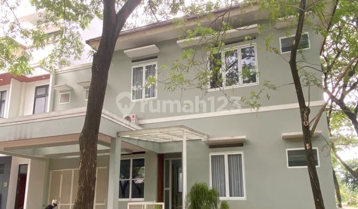 Rumah Huk Bangunan Mandiri Lingkungan Hijau Rindang Asri di Foresta BSD City