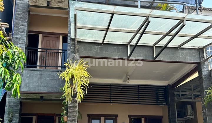 Rumah Modern 3 Lantai Hadap Timur di Graha Raya Bintaro Tangerang Selatan