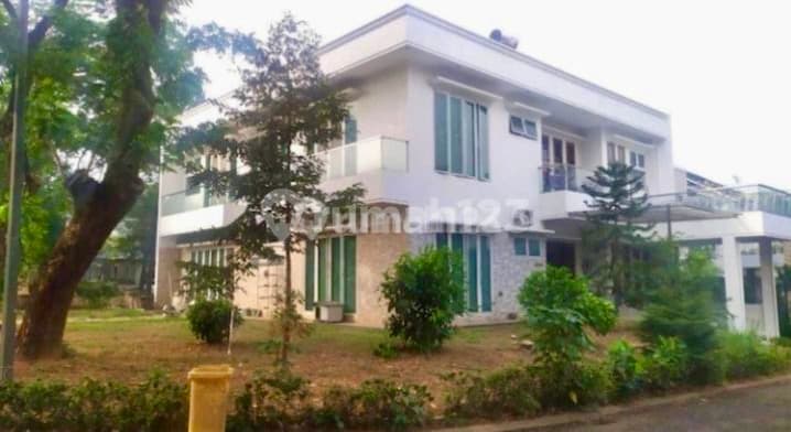 Rumah 2 Lantai Hoek Kamar Besar2 di The Green BSD City