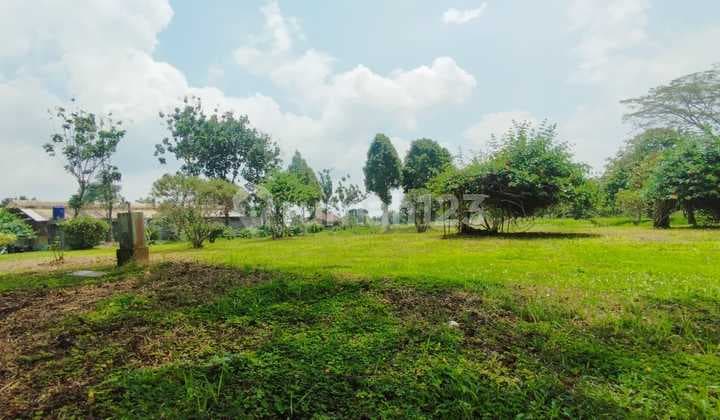 Land and Building Area in Cisarua, Near Safari Park Puncak Tourist Location.