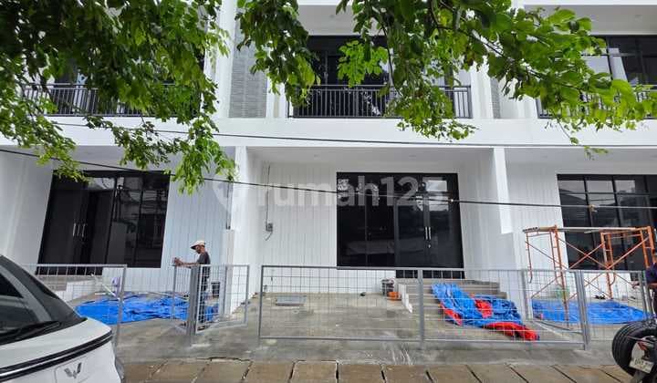 Ruko 3 Unit Baru Premium Taman Ratu Cocok untuk Usaha