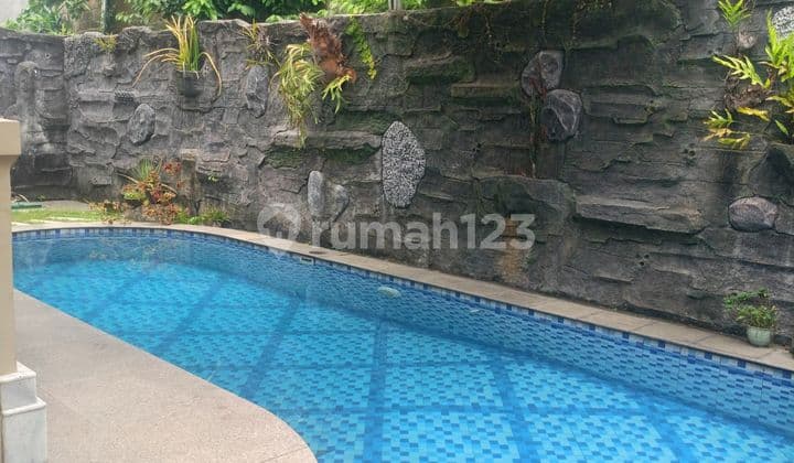 DISEWA RUMAH MEWAH TAHUNAN BAGUS FURNIS COUNTRY WOOD SENTUL CITY