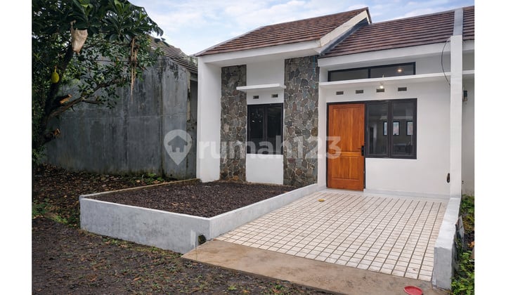 For Sale: House 3 MINUTES to Cilebut Station at Cilebut Residence Bo54.