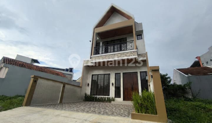 Dijual Rumah 2 Lantai Strategis Harga Nego Siap Huni Sentul City