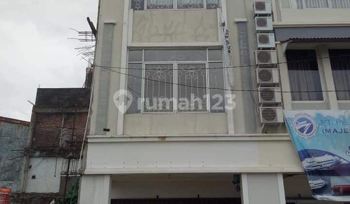 4-Storey Ruko Cheap Strategic in City Center. Quick Sale. Suitable for Offices, Restaurants, Boarding Houses, and Cafes.