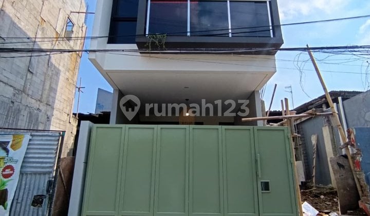 Rumah 3 Lantai di Swasembada Deket Tol Stasiun Tanjung Priok