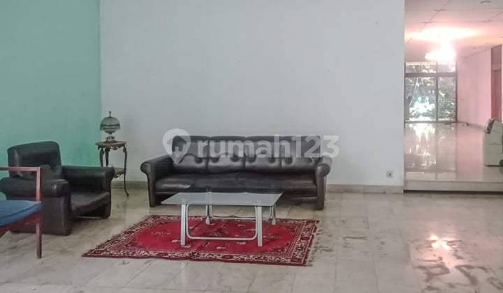 Rumah Mewah Klasik di Pondok Indah, dekat Cilandak Cipete Kemang