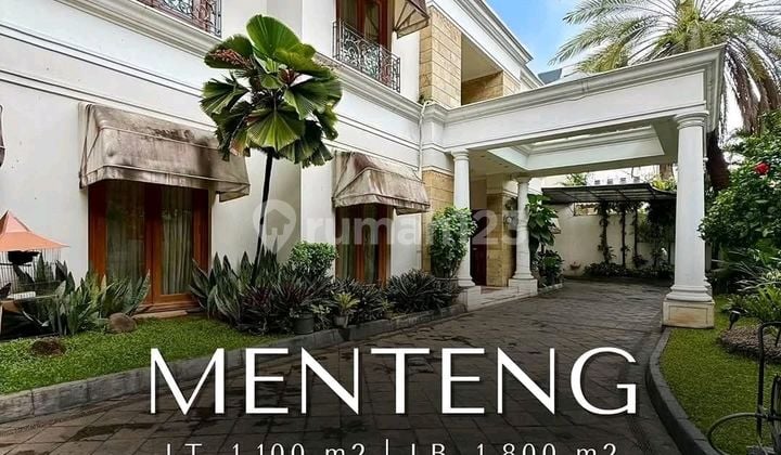 Menteng Luxury Modern Classic House Depan Taman Semi Furnished
