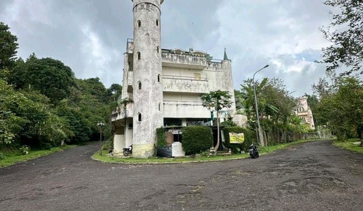 Kota Bunga Cipanas Puncak Bangunan Ex Hotel View Pegunungan